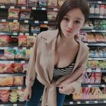 全彩 小孩开大车