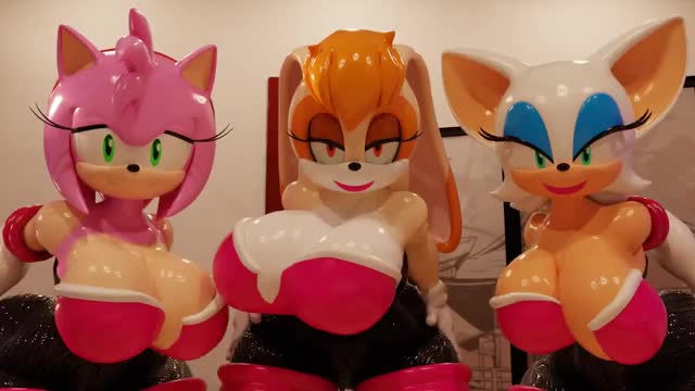Six Rouge Boobs