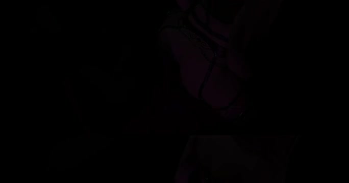 AMBER RIDING A BBC FULL TinajaHMV