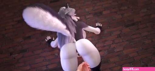 Loona lap dance